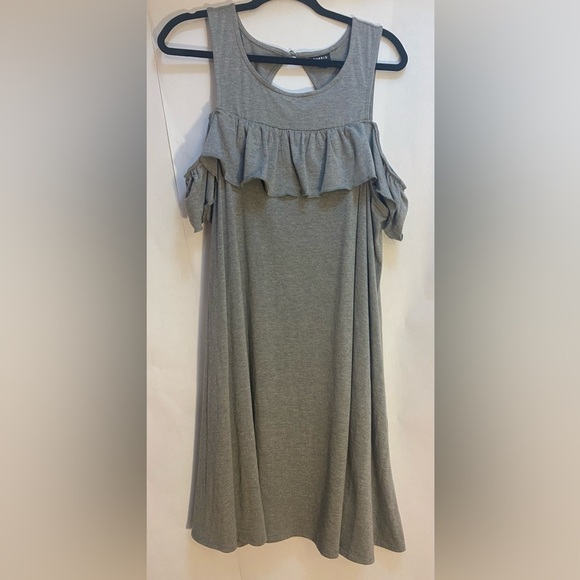 Torrid Woman’s Gray Cold Shoulder Dress Size 1 - Picture 3 of 8